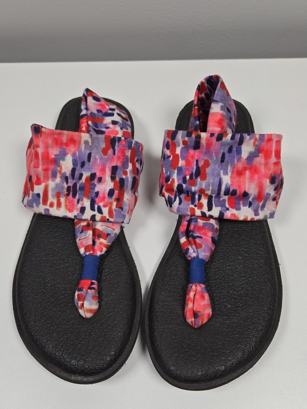 Sanuk Pink Purple Multicolor Fabric Toe-Post Sandals with Black Footbed